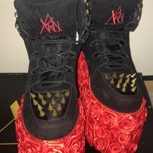 ❤️ Rose Qozomopolitan🌹 Platforms🖤 | DollsKill - Picture 2 of 5